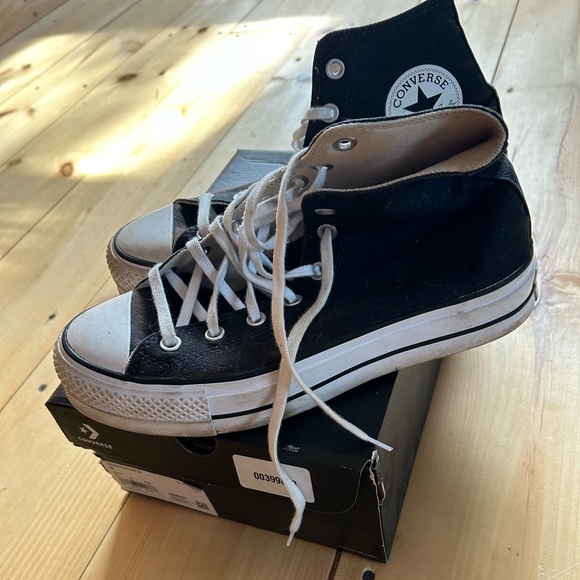 Converse chuck Taylor canvas size 9 platform sneaker - Picture 1 of 6